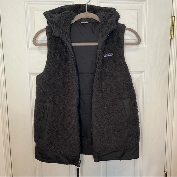 PATAGONIA Women’s Los Gatos Reversible Hooded Fuzzy Vest Small - Picture 1 of 8